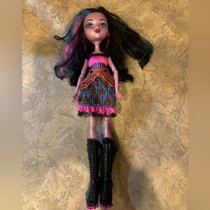 draculaura freaky fusion doll